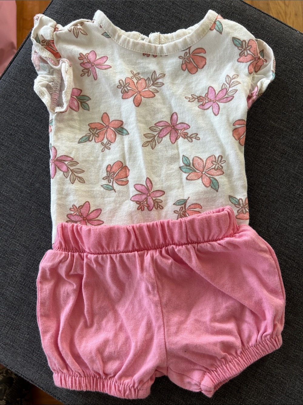 Carter’s 2-piece Floral set 🌺